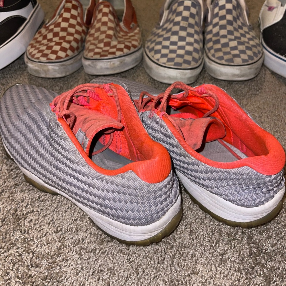JORDAN FUTURES SIZE 10.5